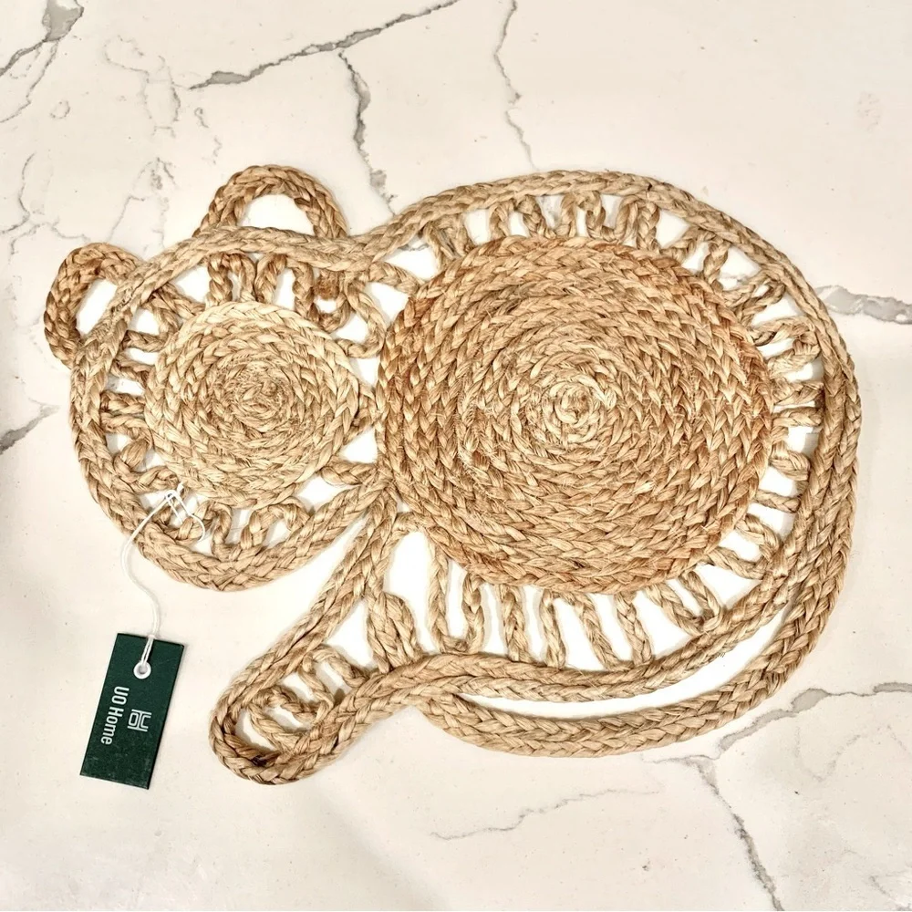 UO Natural Woven Straw Rattan Kitty Cat Trivet Heat Mat Protector